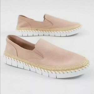 CREVO BLUSH PINK SKYLA SUEDE LEATHER SLIP ON SHOES SIZE 9